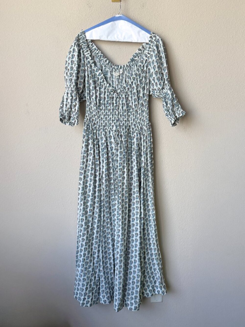 DÔEN Ischia Shirred Floral Midi Dress in Sea Salt Paisley Size L - Picture 3 of 7